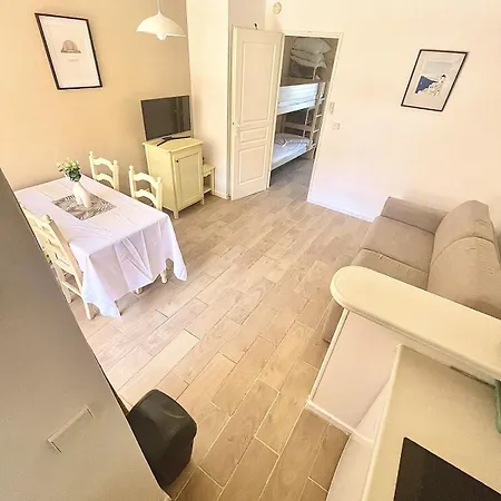 Air-conditioned Near Beaches Apartman *